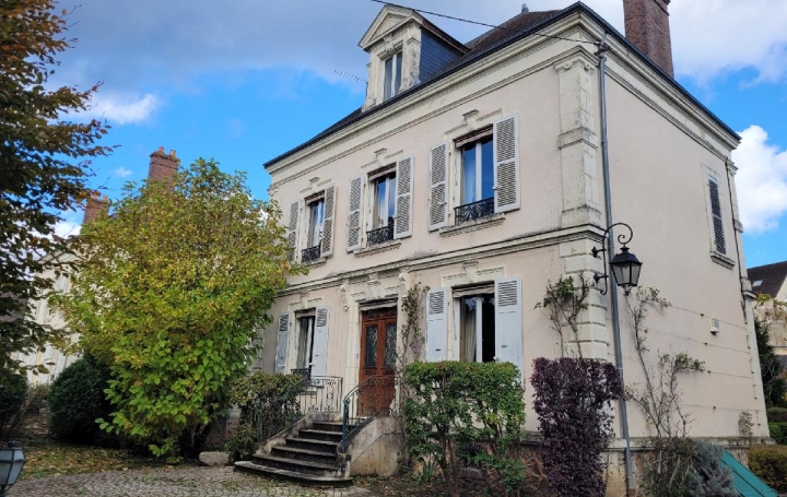  PERCHE VAL D`HUISNE IMMOBILIER Maison / Villa | NOGENT-LE-ROTROU (28400) | 283 m2 | 450 000 € 